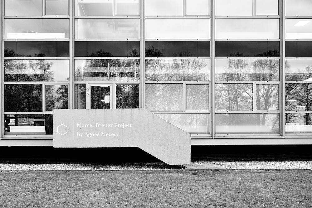 Breuer’s signature use of board-formed concrete creates a sculptural entrance, where the heavy material appears to float above the landscape.